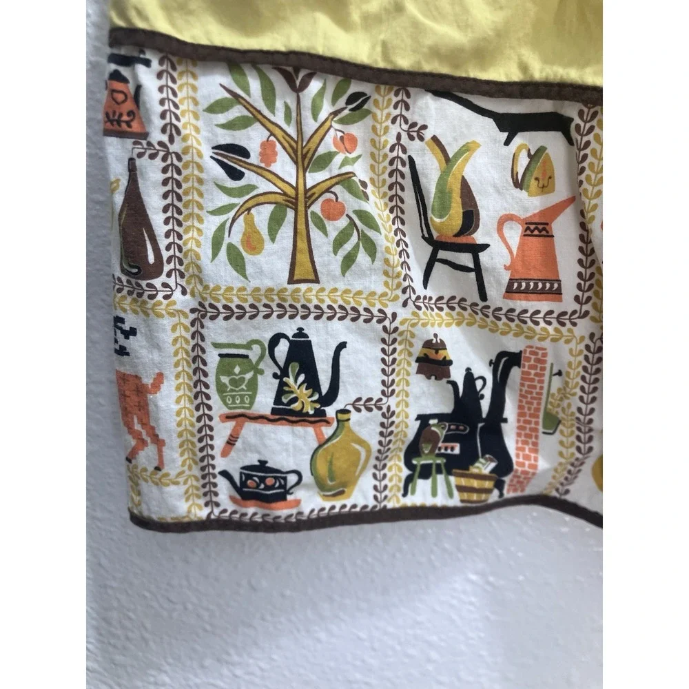 Vintage Yellow Half Apron Pocket 70s Retro Kitsch Stove & Tea Kettle Design